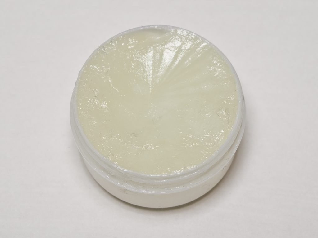 How to Remove Water Stains From Wood with Petroleum Jelly