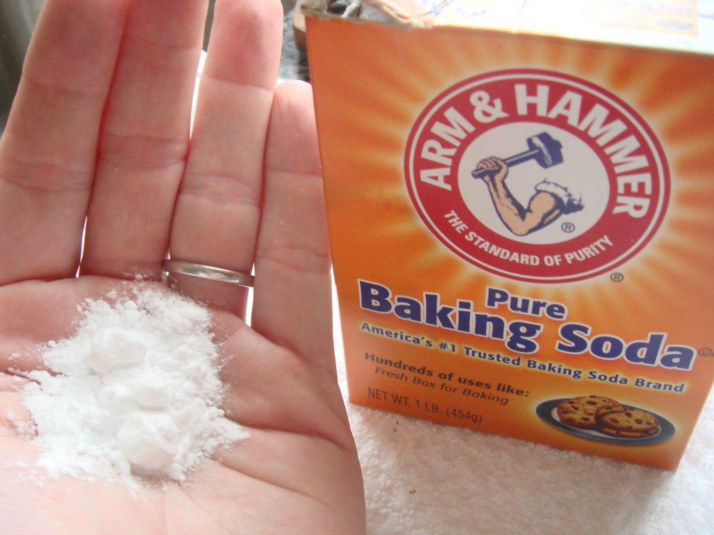 How to Clean Toilet with Vinegar and Baking Soda
