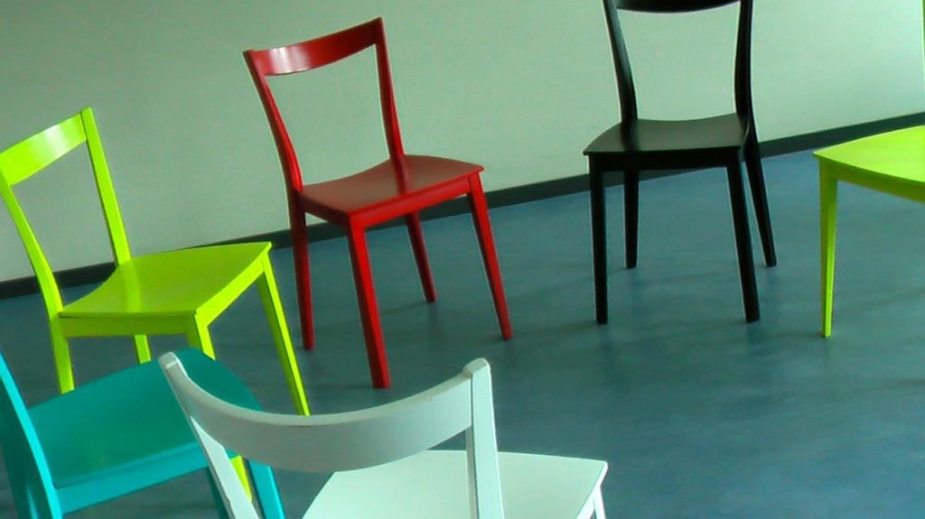 How to Clean Plastic Chairs