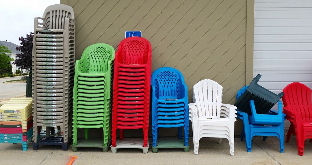 How To Clean Plastic Chairs Cleaning Hacks Homeaholic