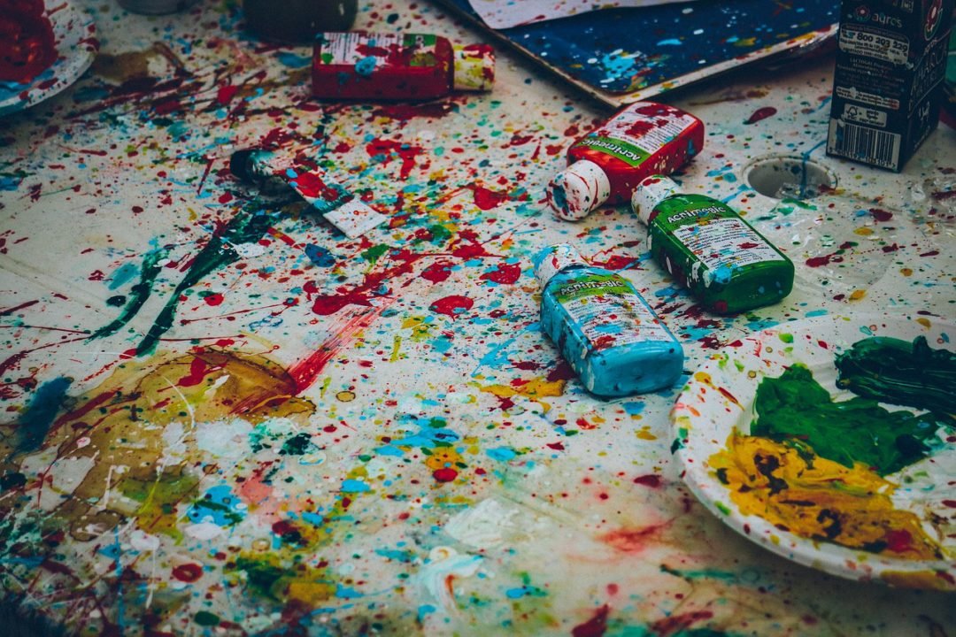 How to Remove Paint from Plastic - Homeaholic.net